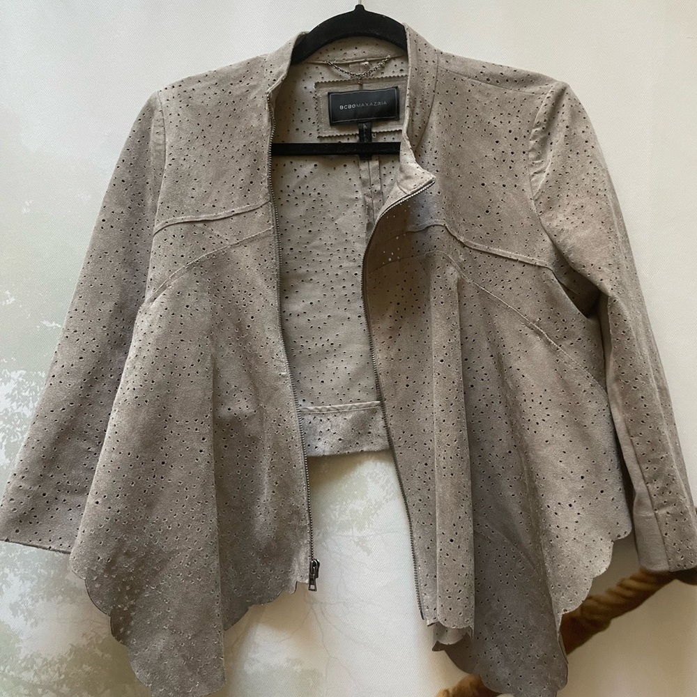 New asymmetric front leather luxury jacket with zipper and two hidden pockets.